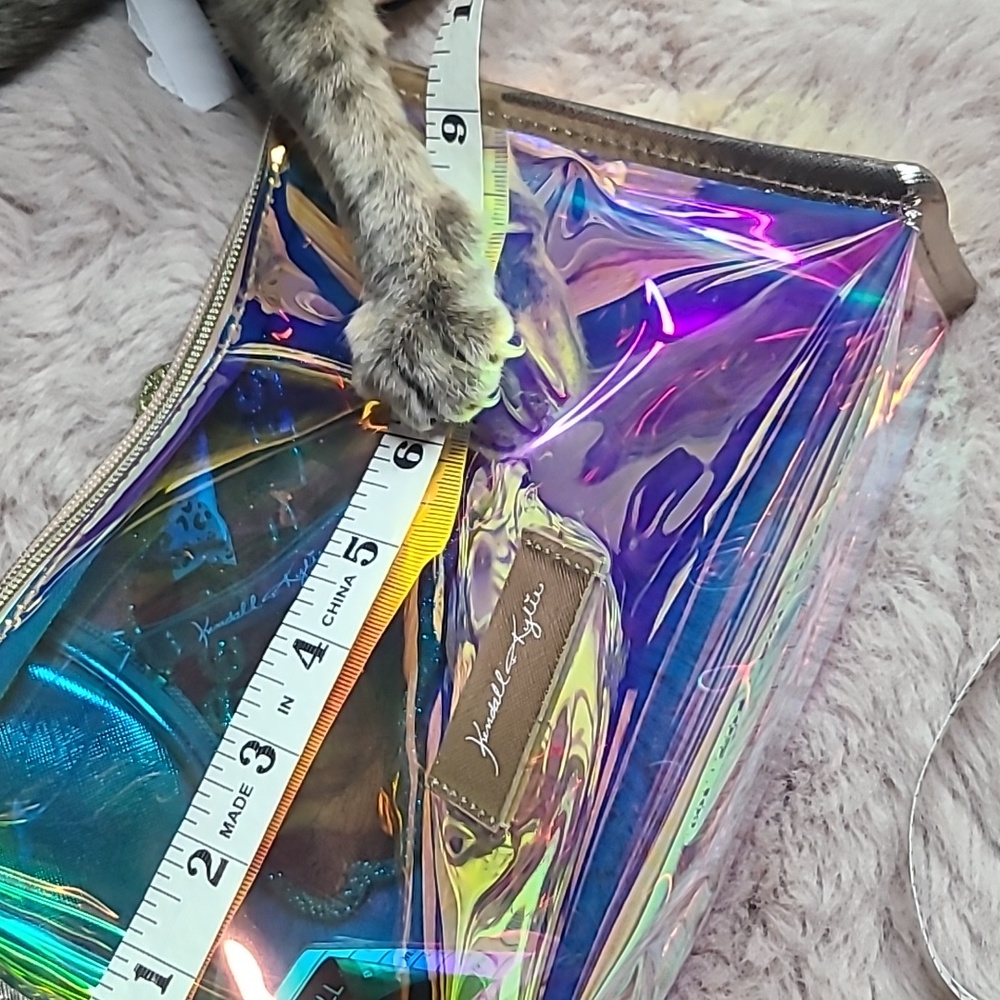 Kendall and Kylie Make up Bag Set Iridescent Pink and Rose Gold - Picture 5 of 5